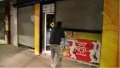 Sokağa çıkma kısıtlamasının ardından cadde ve sokaklar boş kaldı Sokağa çıkma kısıtlamasının ardından cadde ve sokaklar boş kaldı