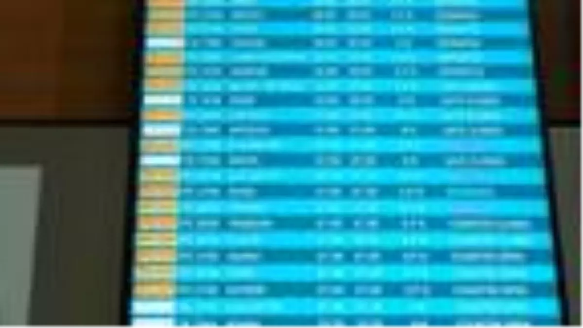 Sokağa çıkma kısıtlamasının ardından Sabiha Gökçen'de uçuşlar devam ediyor