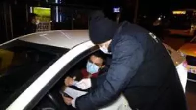 Sokağa çıkma kısıtlamasının başlamasıyla trafik denetimleri başladı Sokağa çıkma kısıtlamasının başlamasıyla trafik denetimleri başladı
