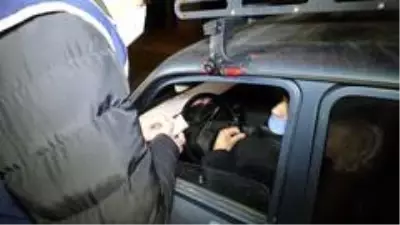 Sokağa çıkma kısıtlamasının başlamasıyla trafik denetimleri başladı Sokağa çıkma kısıtlamasının başlamasıyla trafik denetimleri başladı
