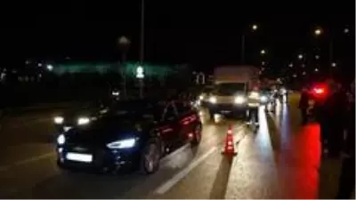Sokağa çıkma kısıtlamasının başlamasıyla trafik denetimleri başladı Sokağa çıkma kısıtlamasının başlamasıyla trafik denetimleri başladı