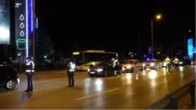 Sokağa çıkma kısıtlamasının başlamasıyla trafik denetimleri başladı Sokağa çıkma kısıtlamasının başlamasıyla trafik denetimleri başladı