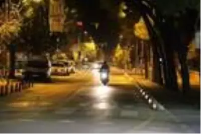 Sokaklar motorcu kuryelere kaldı Sokaklar motorcu kuryelere kaldı