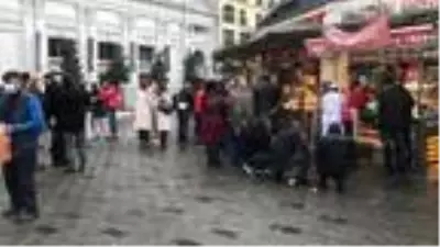 Taksim'de restoranların önü doldu taştı Taksim'de restoranların önü doldu taştı