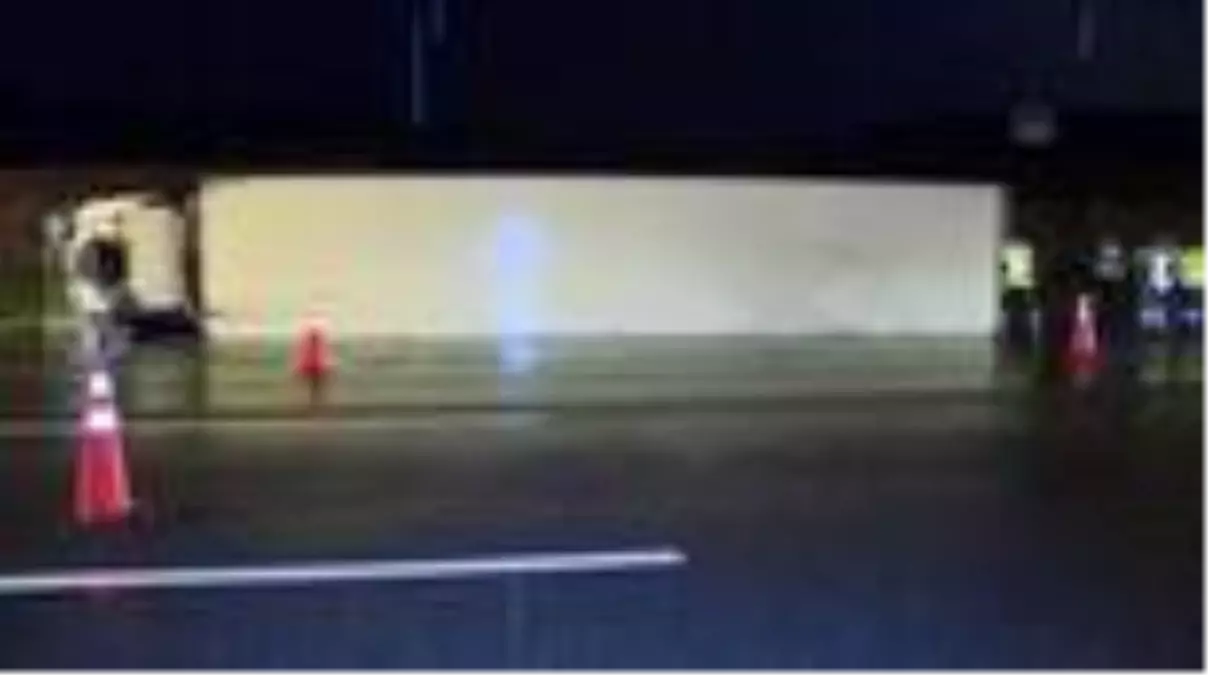 Tır devrildi: 1 yaralı