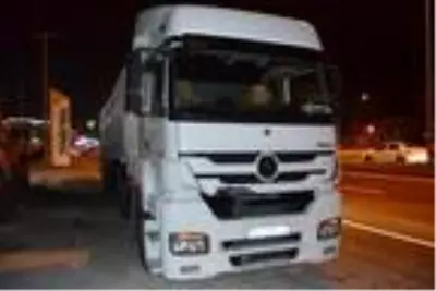 TIR'ın çarptığı kadın hayatını kaybetti TIR'ın çarptığı kadın hayatını kaybetti