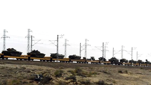 Trenin ucu bucağı görünmüyor! Ermenilerden ele geçirilen tank ve toplar Bakü'ye götürüldü