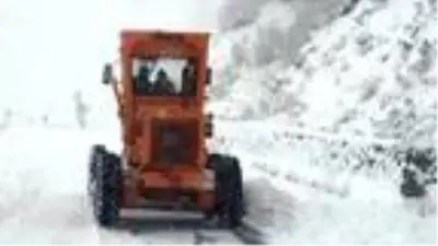 Tunceli'de kar ve tipi nedeniyle 25 köy yolu ulaşıma kapandı Tunceli'de kar ve tipi nedeniyle 25 köy yolu ulaşıma kapandı