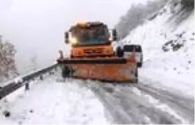 Tunceli'de kar ve tipi nedeniyle 25 köy yolu ulaşıma kapandı Tunceli'de kar ve tipi nedeniyle 25 köy yolu ulaşıma kapandı