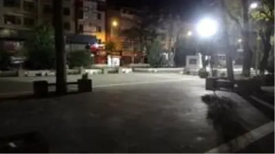 Kısıtlama başladı 'kilit kavşak'ta tüm araçlar tek tek durduruldu Kısıtlama başladı 'kilit kavşak'ta tüm araçlar tek tek durduruldu