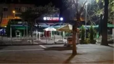 Kısıtlama başladı 'kilit kavşak'ta tüm araçlar tek tek durduruldu Kısıtlama başladı 'kilit kavşak'ta tüm araçlar tek tek durduruldu