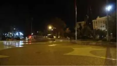 Kısıtlama başladı 'kilit kavşak'ta tüm araçlar tek tek durduruldu Kısıtlama başladı 'kilit kavşak'ta tüm araçlar tek tek durduruldu