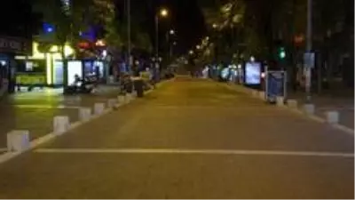 Kısıtlama başladı 'kilit kavşak'ta tüm araçlar tek tek durduruldu Kısıtlama başladı 'kilit kavşak'ta tüm araçlar tek tek durduruldu