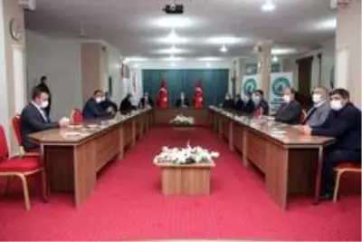 Vali Cüneyt Epcim, yöneticilerle bir araya geldi Vali Cüneyt Epcim, yöneticilerle bir araya geldi