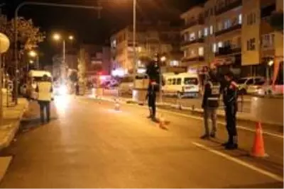 Yalova'da sokağa çıkma kısıtlamaları denetlendi Yalova'da sokağa çıkma kısıtlamaları denetlendi