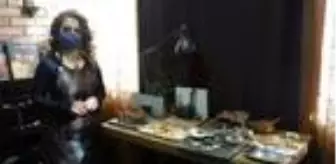 Eğitim Fakültesi: Yaptığı minyatür tasarımları arkadaşları ve öğrencilerine hediye ediyor Eğitim Fakültesi: Yaptığı minyatür tasarımları arkadaşları ve öğrencilerine hediye ediyor