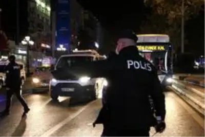 Yarın sabaha kadar sürecek sokağa çıkma kısıtlaması başladı Yarın sabaha kadar sürecek sokağa çıkma kısıtlaması başladı