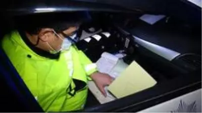 Alkollü olarak yasağı deldi, ekiplerin gözünden kaçamadı! Nefes kesen kovalamaca kamerada Alkollü olarak yasağı deldi, ekiplerin gözünden kaçamadı! Nefes kesen kovalamaca kamerada
