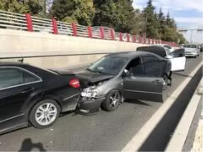 8 aracın karıştığı zincirleme kazada şans eseri yaralanan olmadı 8 aracın karıştığı zincirleme kazada şans eseri yaralanan olmadı