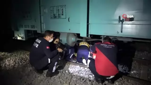 Adana'da yük treninin çarpmasıyla kolu kopan kişi ağır yaralandı
