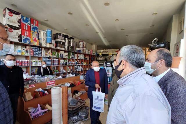 AK Parti Şahinbey İlçe Başkanlığı'nın hayata geçirdiği anlamlı proje kapsamında esnaflar tek tek gezildi
