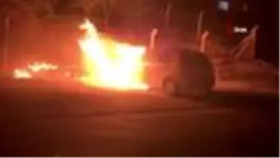 Son dakika haberi! Alev topuna dönen otomobil hem yandı hem patladı Son dakika haberi! Alev topuna dönen otomobil hem yandı hem patladı