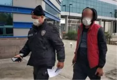 Alkollü sürücü polis aracına çarptı: 1 polis yaralı Alkollü sürücü polis aracına çarptı: 1 polis yaralı