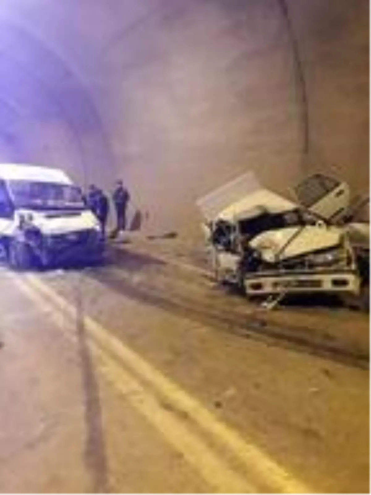 Son dakika! Artvin'de minibüs ile otomobilin çarpıştığı kazanın görüntüleri ortaya çıktı