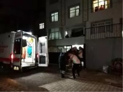 Bıçaklanan adam yardım istemek için evine koştu