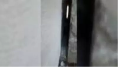 Binaların duvarları arasına sıkışan köpeği itfaiye kurtardı