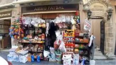 Biz zamanlar benzin de satılan bu dükkanda yok yok Biz zamanlar benzin de satılan bu dükkanda yok yok