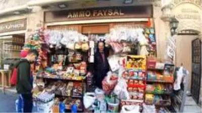 Biz zamanlar benzin de satılan bu dükkanda yok yok Biz zamanlar benzin de satılan bu dükkanda yok yok