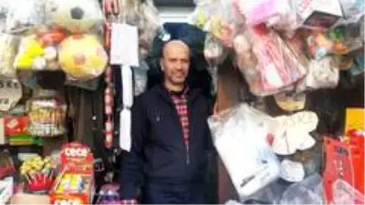 Biz zamanlar benzin de satılan bu dükkanda yok yok Biz zamanlar benzin de satılan bu dükkanda yok yok