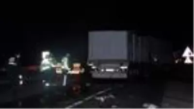 Burdur'da kamyonlar çarpıştı: 1 ölü Burdur'da kamyonlar çarpıştı: 1 ölü