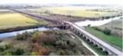 Çatlaklar oluşan tarihi Uzunköprü için koruma talebi Çatlaklar oluşan tarihi Uzunköprü için koruma talebi