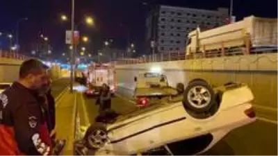 Devrilen otomobilin sürücüsü yaralandı