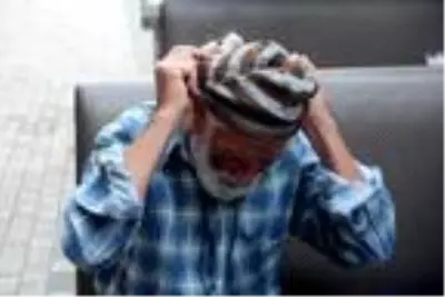 Dilenci kılığına girip yarım saatte 60 TL para topladı Dilenci kılığına girip yarım saatte 60 TL para topladı