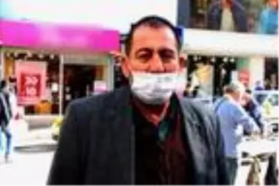 Dilenci kılığına girip yarım saatte 60 TL para topladı Dilenci kılığına girip yarım saatte 60 TL para topladı