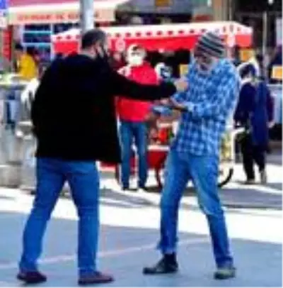 Dilenci kılığına girip yarım saatte 60 TL para topladı Dilenci kılığına girip yarım saatte 60 TL para topladı