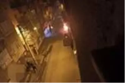 Diyarbakır'da kısıtlamayı ihlal eden grup, yol kesip lastik yaktı Diyarbakır'da kısıtlamayı ihlal eden grup, yol kesip lastik yaktı