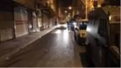 Diyarbakır'da kısıtlamayı ihlal eden grup, yol kesip lastik yaktı Diyarbakır'da kısıtlamayı ihlal eden grup, yol kesip lastik yaktı