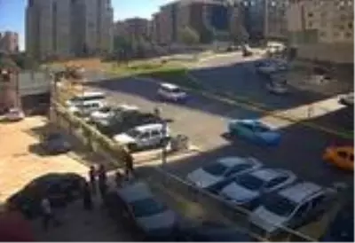 Dolandırıldığını iddia ettiği eski patronuyla konuşmaya gitti ekmek bıçağıyla bıçaklandı...O anlar kameralara yansıdı Dolandırıldığını iddia ettiği eski patronuyla konuşmaya gitti ekmek bıçağıyla bıçaklandı...O anlar kameralara yansıdı