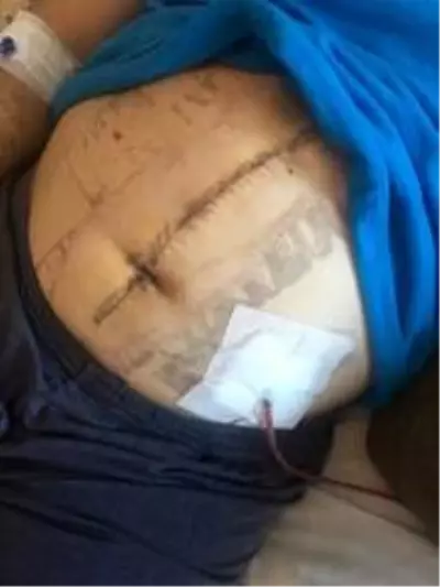 Dolandırıldığını iddia ettiği eski patronuyla konuşmaya gitti ekmek bıçağıyla bıçaklandı...O anlar kameralara yansıdı Dolandırıldığını iddia ettiği eski patronuyla konuşmaya gitti ekmek bıçağıyla bıçaklandı...O anlar kameralara yansıdı