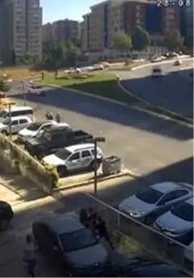 Dolandırıldığını iddia ettiği eski patronuyla konuşmaya gitti ekmek bıçağıyla bıçaklandı...O anlar kameralara yansıdı Dolandırıldığını iddia ettiği eski patronuyla konuşmaya gitti ekmek bıçağıyla bıçaklandı...O anlar kameralara yansıdı