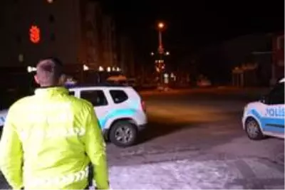 Eksi 10 derecede görev başındaki polislere çay ikram ettiler
