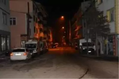 Eksi 10 derecede görev başındaki polislere çay ikram ettiler
