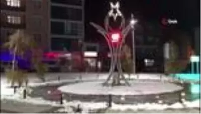 Eksi 10 derecede görev başındaki polislere çay ikram ettiler