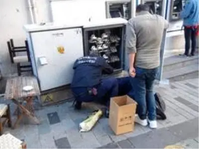 İtfaiyesi elektrik panosuna sıkışan kediyi kurtardı İtfaiyesi elektrik panosuna sıkışan kediyi kurtardı