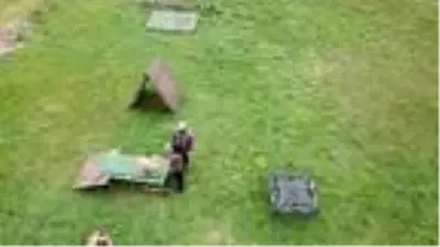 (Havadan görüntülerle) YETENEKLİ SOKAK KÖPEKLERİNİ ZOR GÖREVLER İÇİN EĞİTİYOR (Havadan görüntülerle) YETENEKLİ SOKAK KÖPEKLERİNİ ZOR GÖREVLER İÇİN EĞİTİYOR