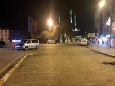 Iğdır'da sokağa çıkma kısıtlamasının ikinci akşamında da sokaklar boş kaldı